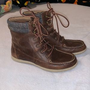 Sperry Lace-Up Boot